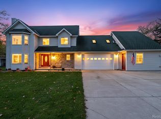 275 Harvard Dr, Howell, MI 48843