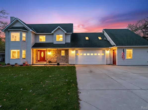 275 Harvard Dr, Howell, MI 48843