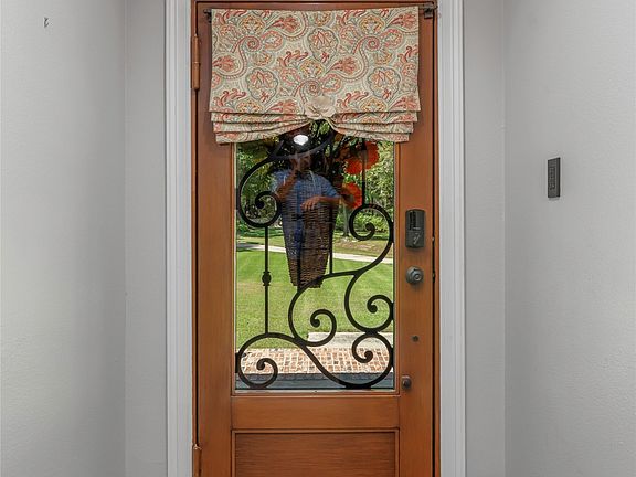 5th image of 8602 Springwood Rd