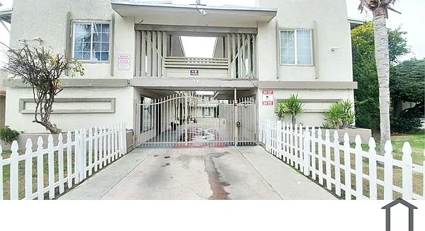 611 N Van Ness Ave #1F — Photo 2