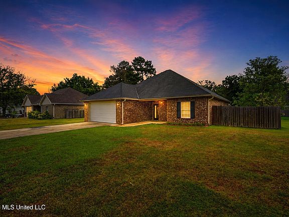 3rd image of 13 Magenta Ln