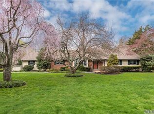 3 Eastwoods Dr, Cold Spring Harbor, NY 11724