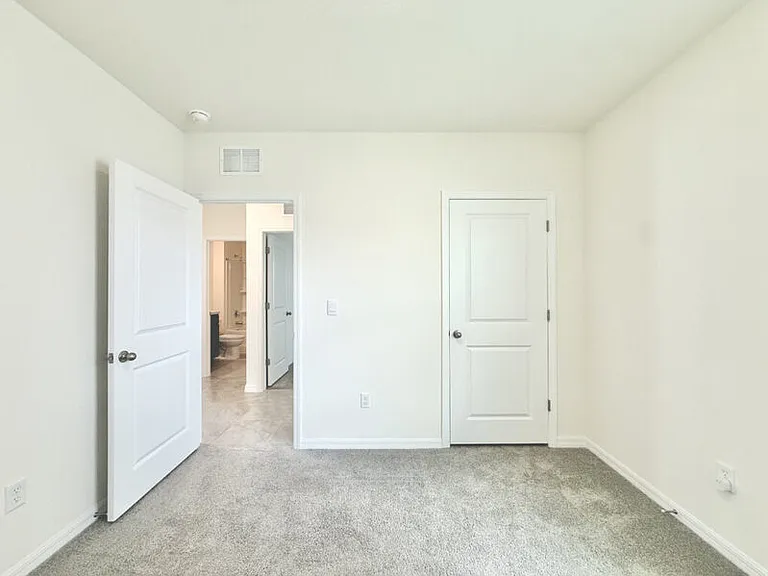 5699 Chorleywood Ln — Photo 35