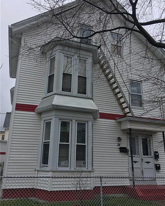 2nd image of 38 Hicks St