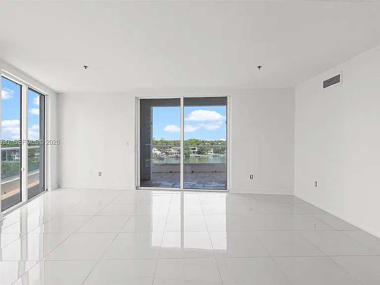 6362 Collins Ave #514 — Photo 23