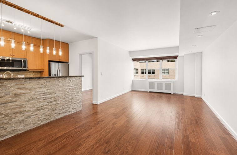 1st image of 155 W 68th St #21