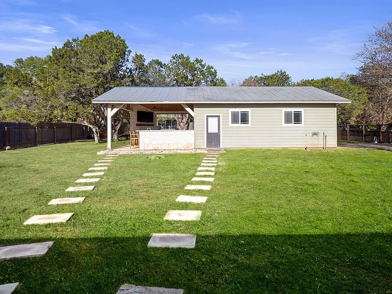 301 Hub Dr — Photo 30