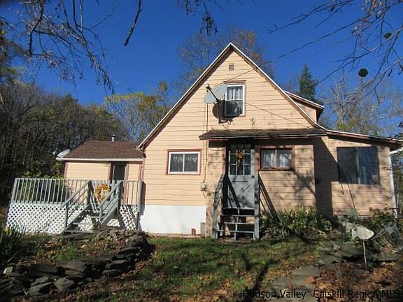 3rd image of 4 Clearwater Ln