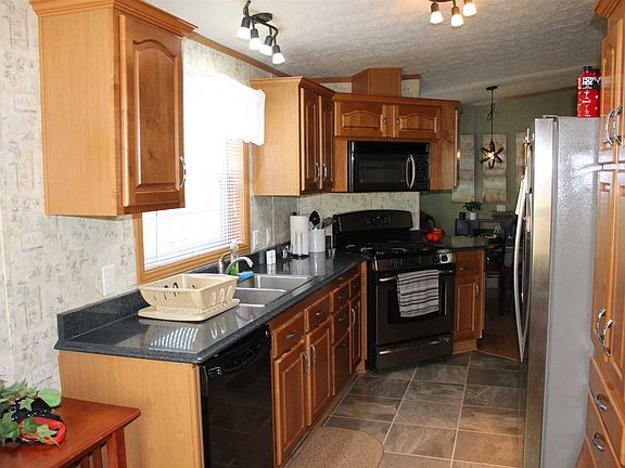 5th image of 513 Watch Hill Dr