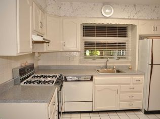 9 Bellmore Dr, Poughkeepsie, NY 12603