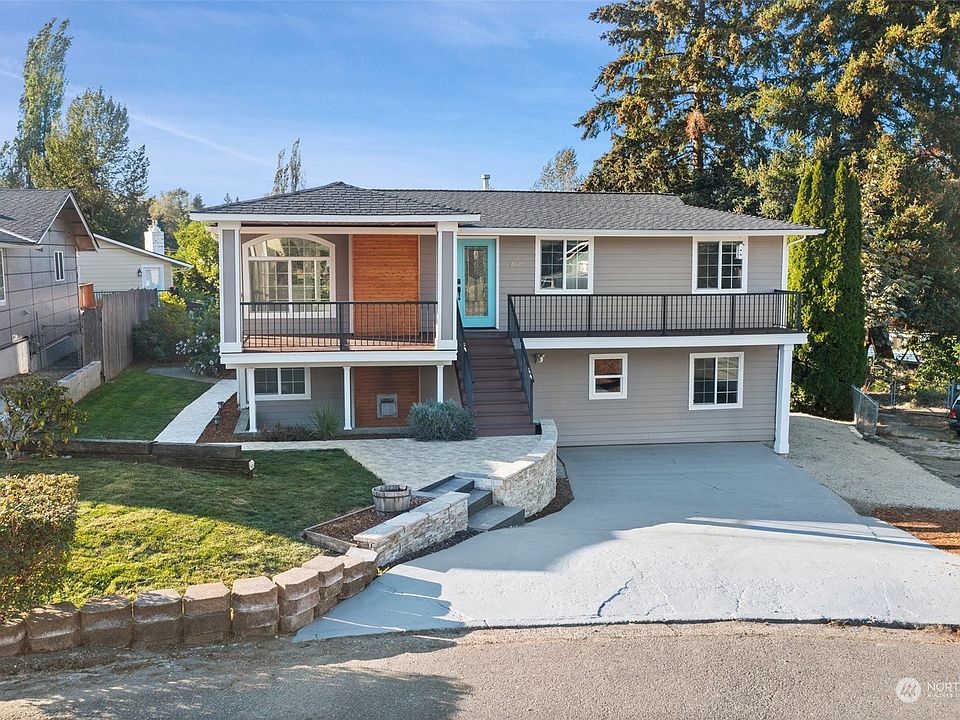 Front of Home. Separate entries for top and bottom floor>