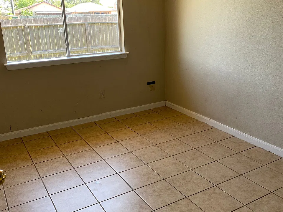 12104 Tambourine Dr