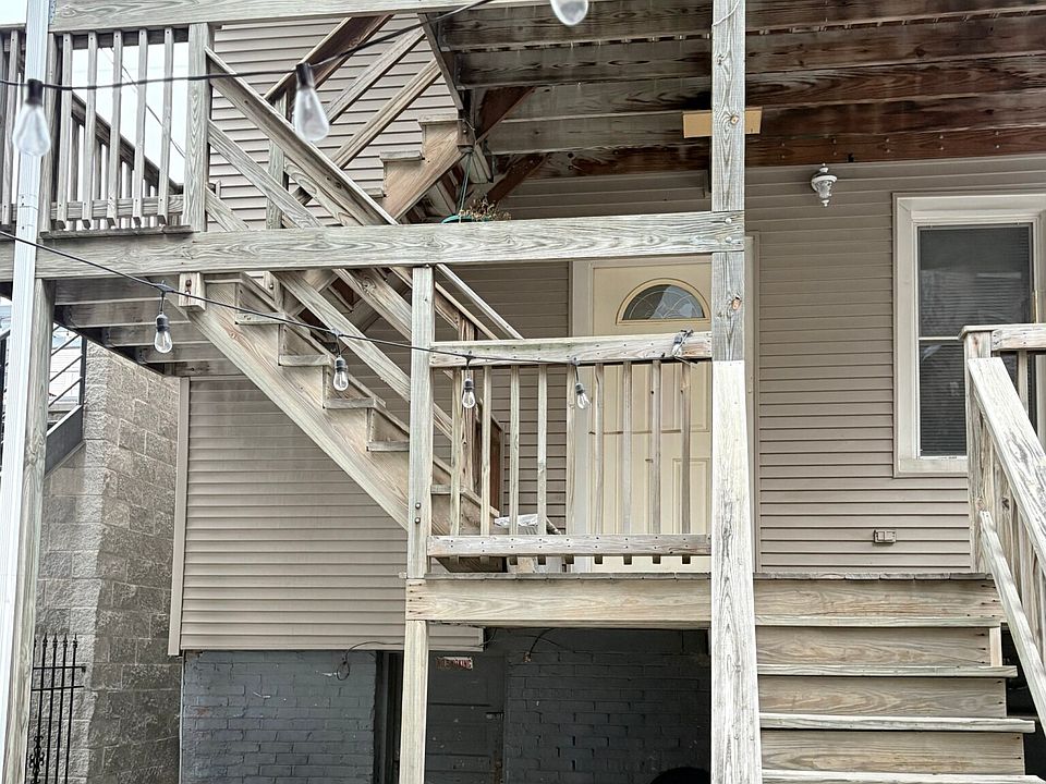 1st image of 1512 W Erie St APT 1