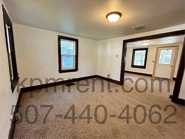 621 Oak St — Photo 3