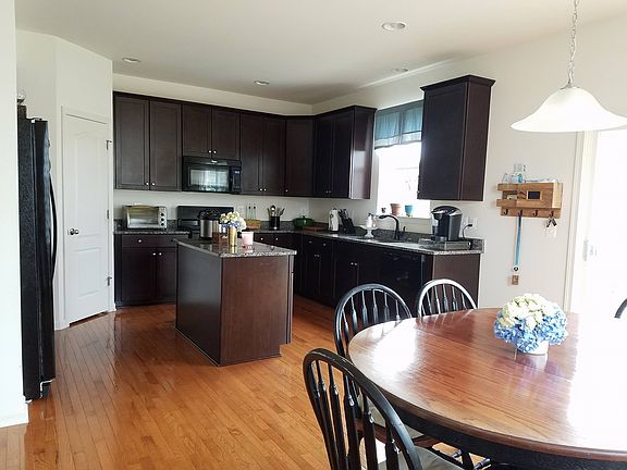 2nd image of 10 Ballister Pl