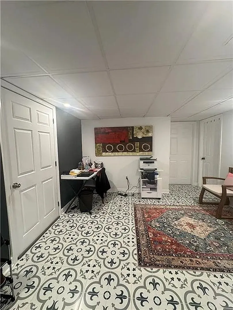 Room in 7 Bedroom Home at Glenwhite Dr — Photo 3