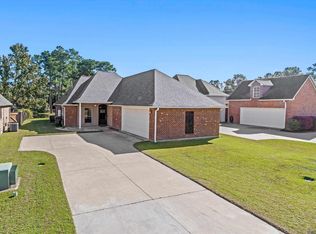 27776 Lakeshore Dr, Walker, LA 70785
