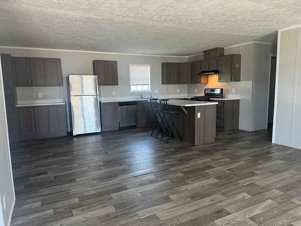 1st image of 390 Pin Oak Ln #390