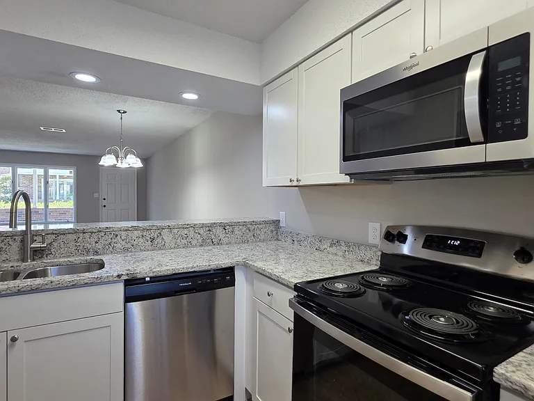 409 Garden Dr #110A — Photo 3