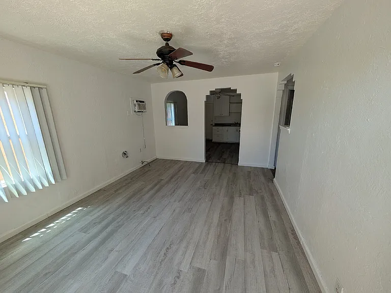 140.5 S G St — Photo 2