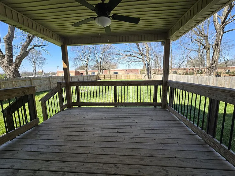 414 Oak St — Photo 30