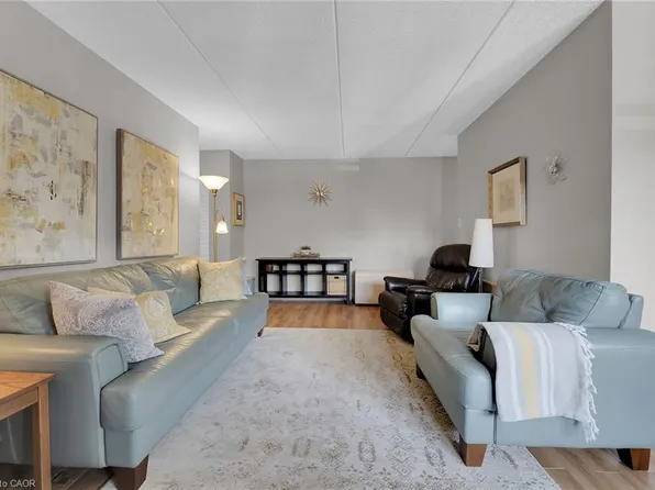 198 Scott St #220, Saint Catharines, ON L2N 5T3