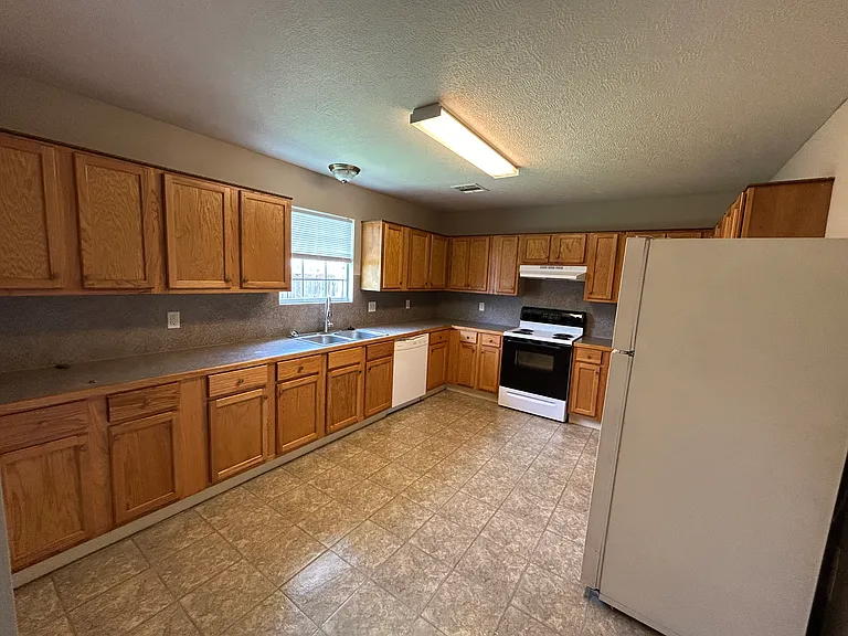 5022 Hawthorn Dr — Photo 5