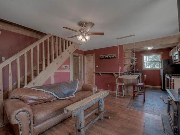 5th image of 3185 River Dr