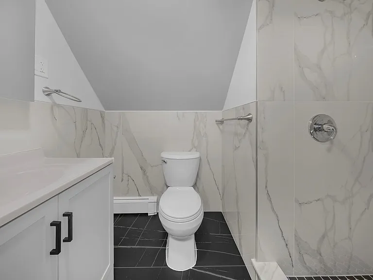 15 Tuttle St — Photo 32