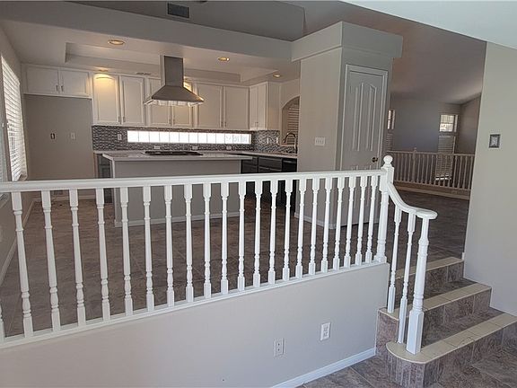 3rd image of 3533 Mountain Valley Dr