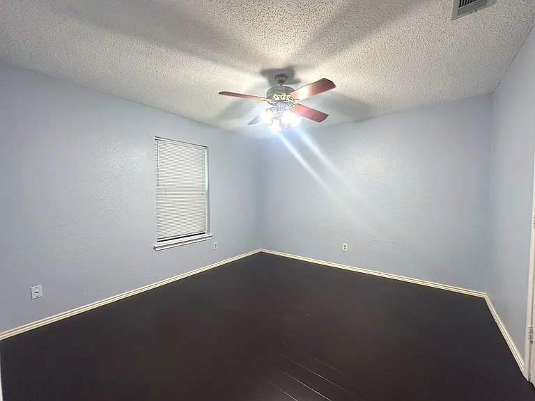 2318 Crystal Creek Ln — Photo 19