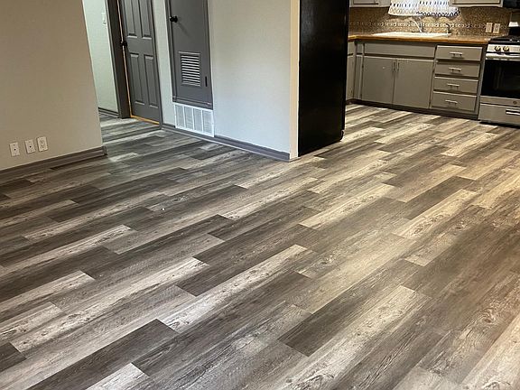 3rd image of 208 Walnut Dr