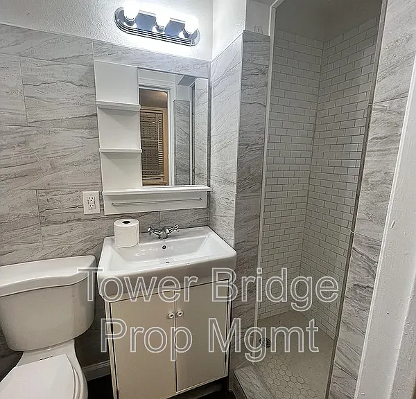 716 14th St #B — Photo 6