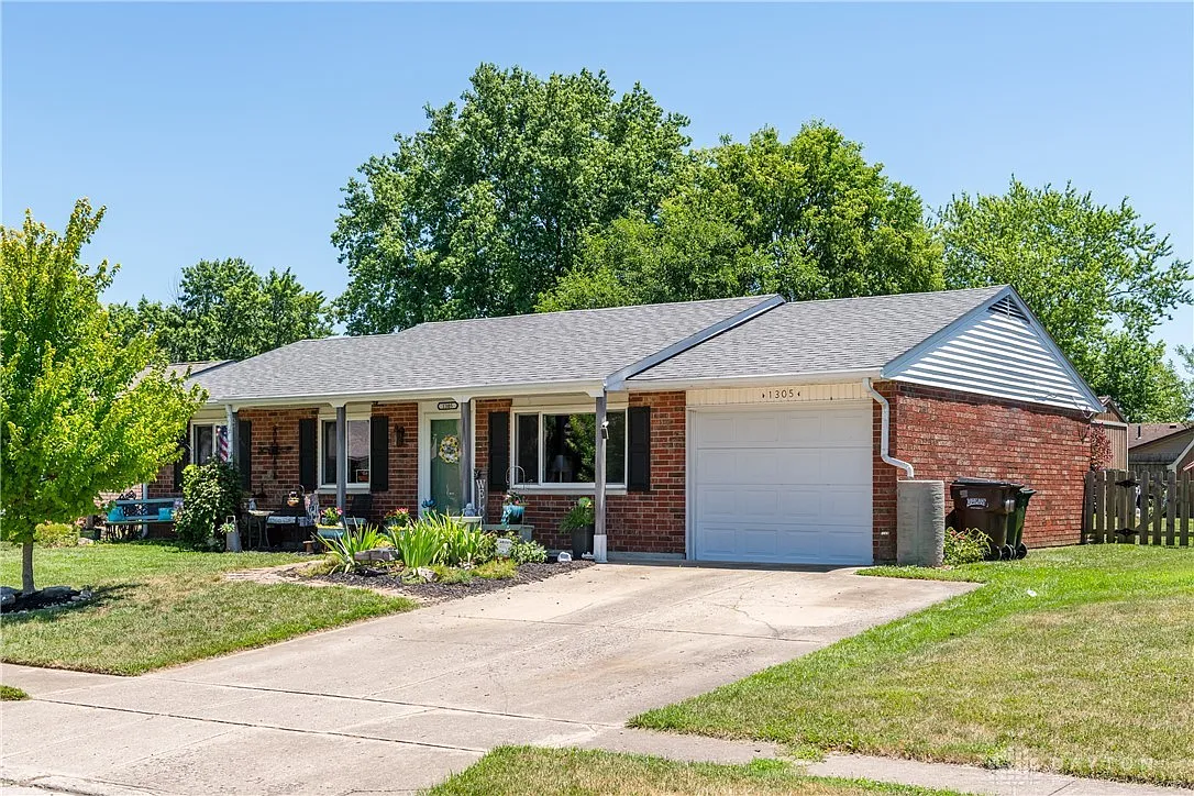 1305 Massachusetts Dr photo 1