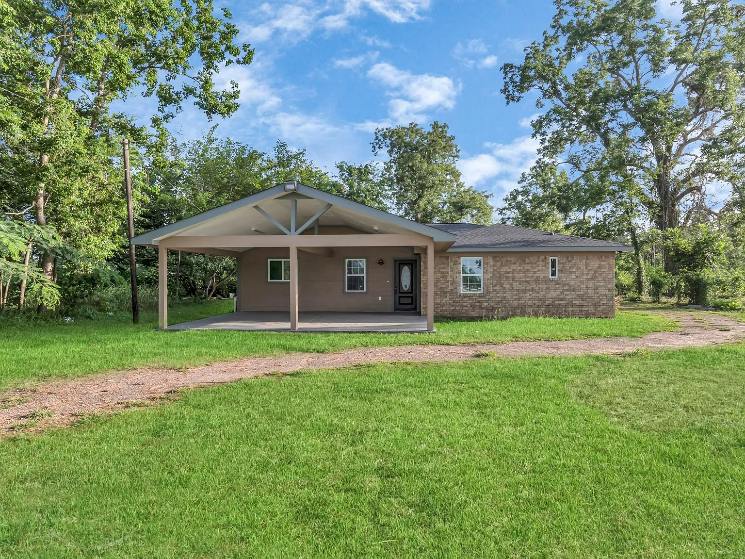 3 bed, 2.5 bath, 1380 sqft, $2,000 — Photo 3