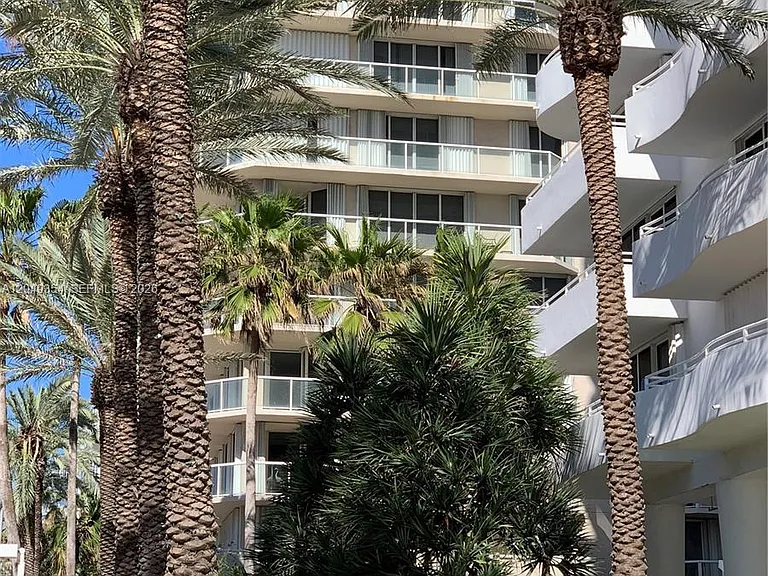 8911 Collins Ave #505 — Photo 2