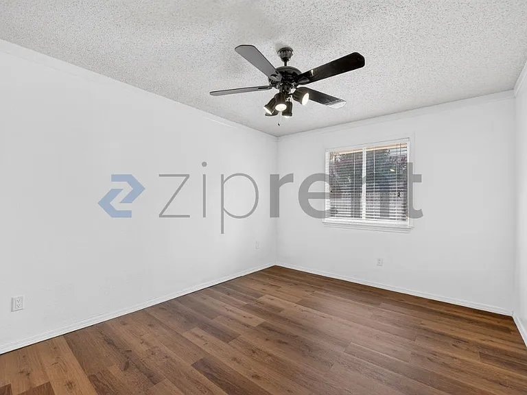 5412 Blue Water Lake Dr — Photo 27
