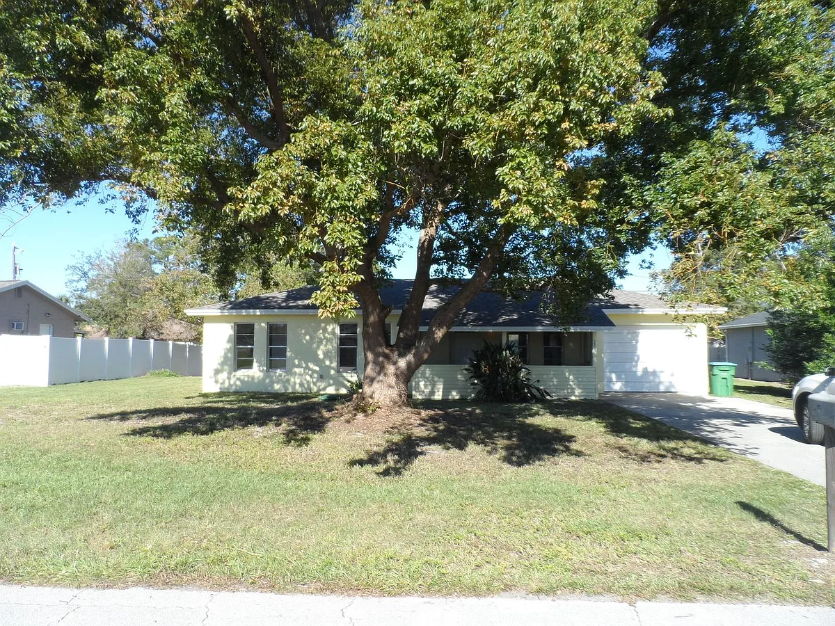 Building Photo - 1440 Coronet Dr