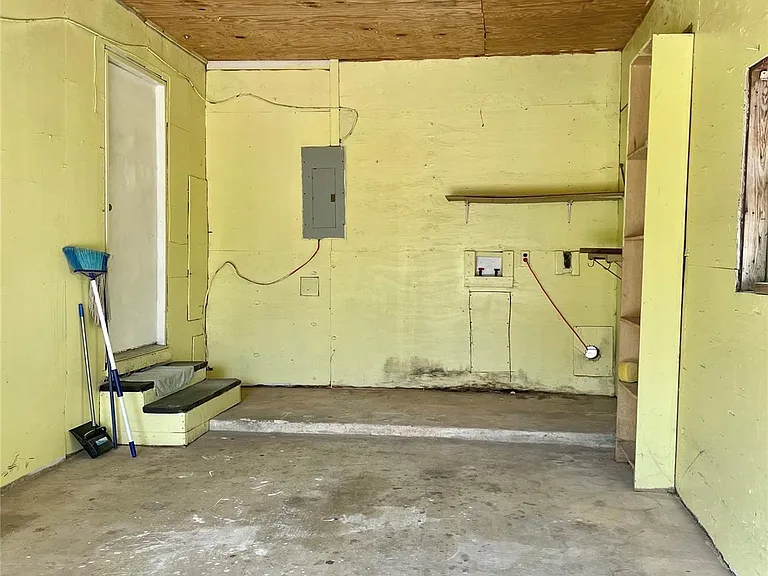 611 N Avenue D — Photo 16