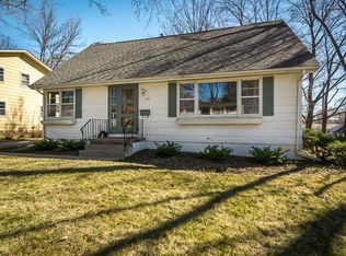 318 Linden Ct, Iowa City, IA 52245