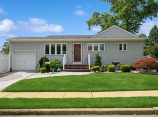 3300 Walters Ave, Wantagh, NY 11793