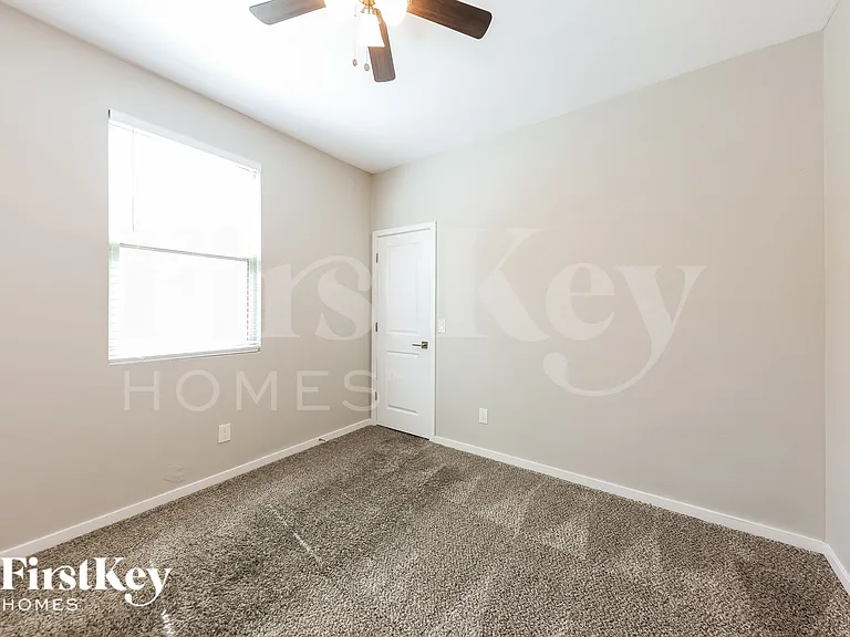 10129 W Southgate Ave — Photo 10