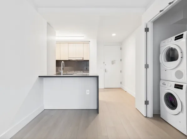 10 East 29th Street image 4 of 29