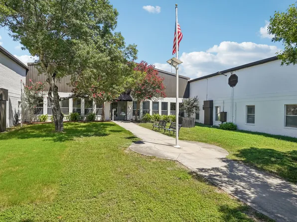 Silver Oaks Villas, 264 Loma Vista St #1, New Braunfels, TX 78130