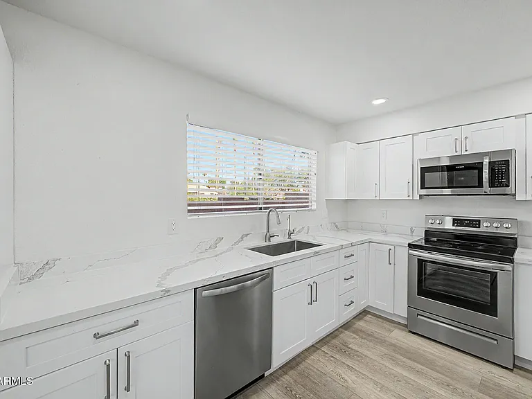11145 N 109th St — Photo 17