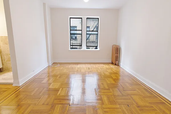 Rented by Julianna Realty Corp | media 16