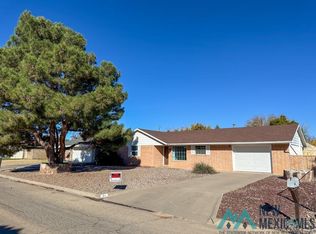 611 Swinging Spear Rd, Roswell, NM 88201