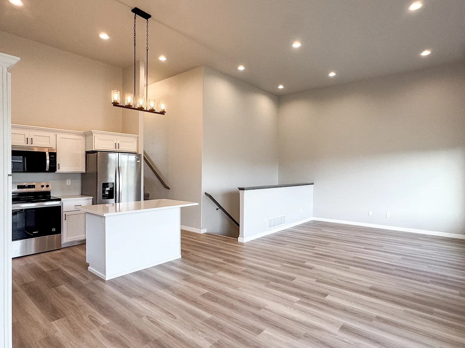 1105 Jill Drive West - 1 — Photo 3