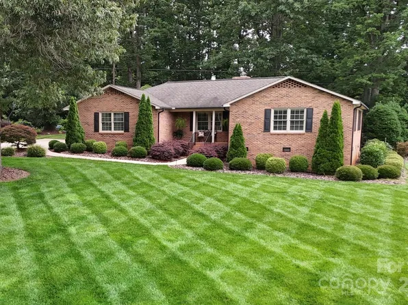 1695 Arden Dr, Lincolnton, NC 28092