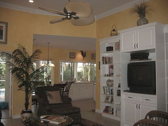 3rd image of 1836 E Sandpointe Ln